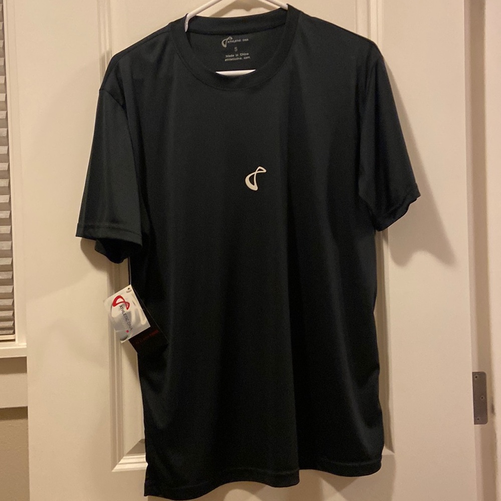NWT athletic dna women’s shirt - black